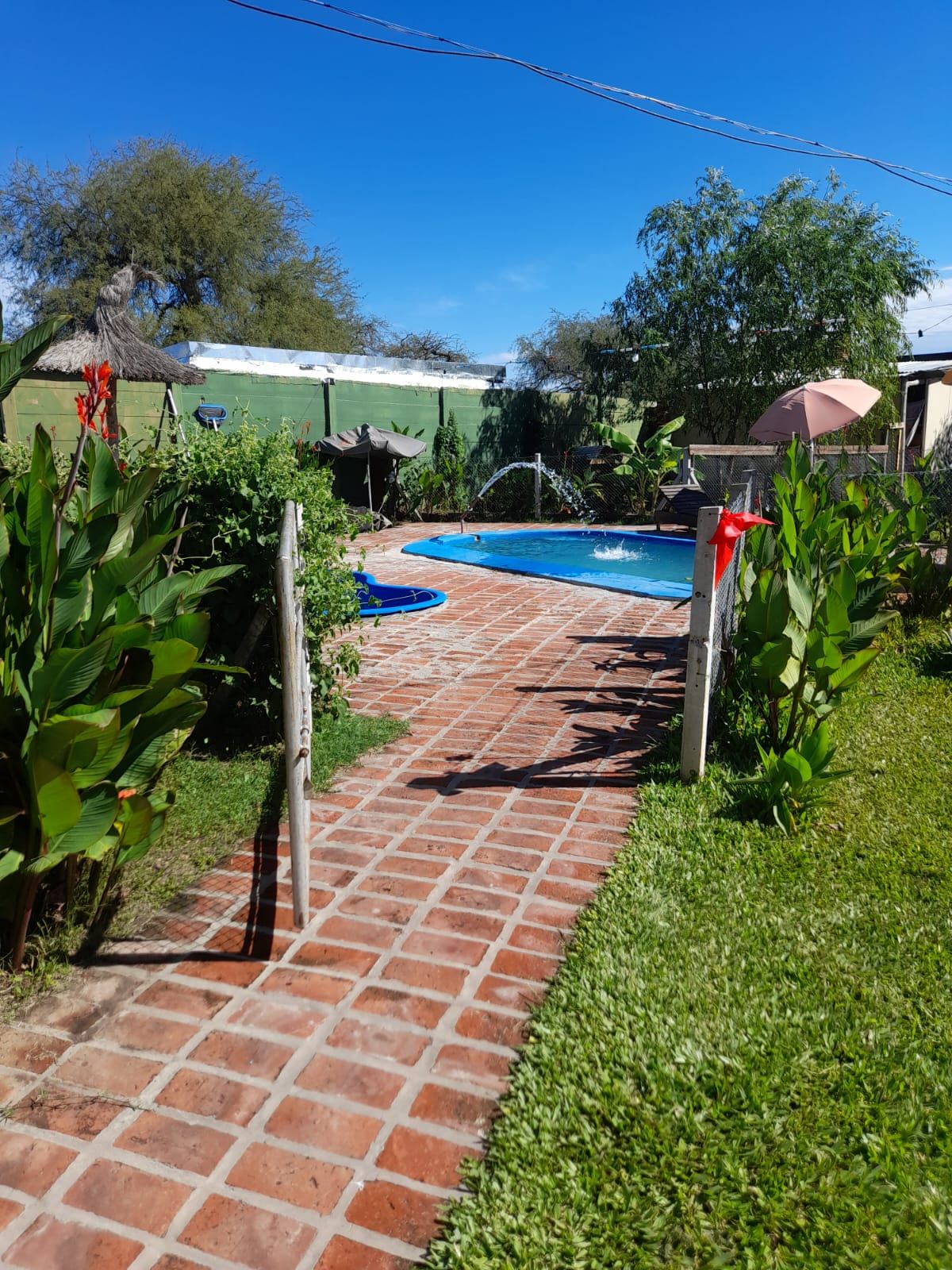 Sendero a la pileta de Cabañas Diamante