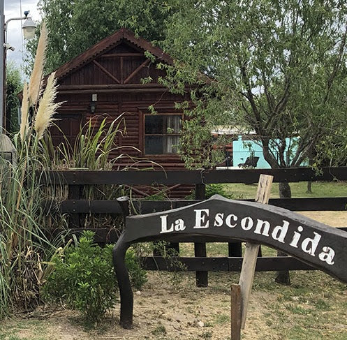 Cartel de entrada de La Escondida