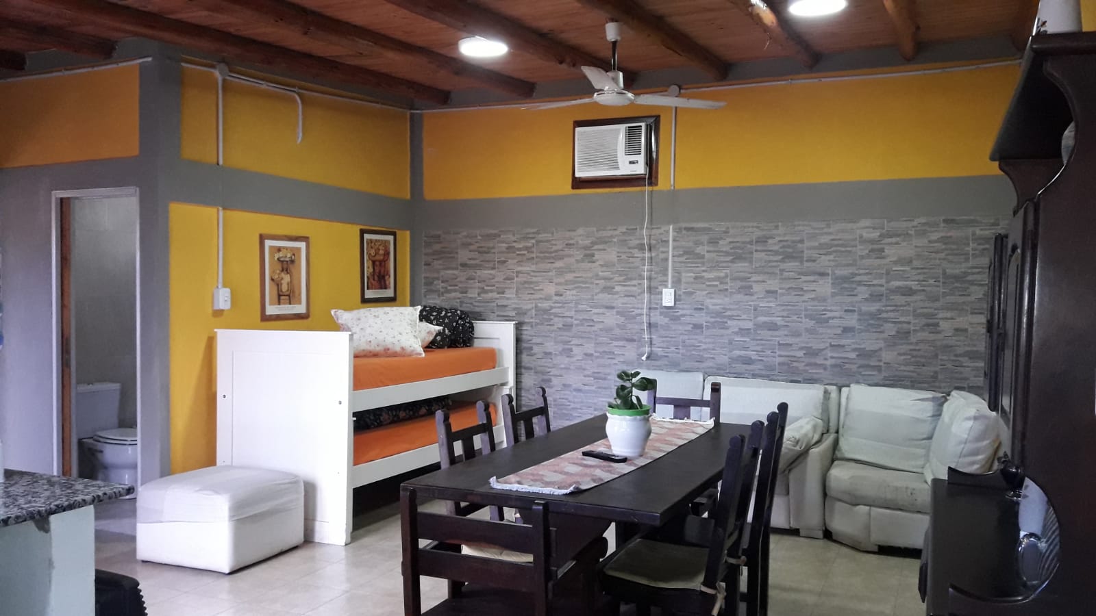 Living con cucheta y sillones de Las Mil y Una