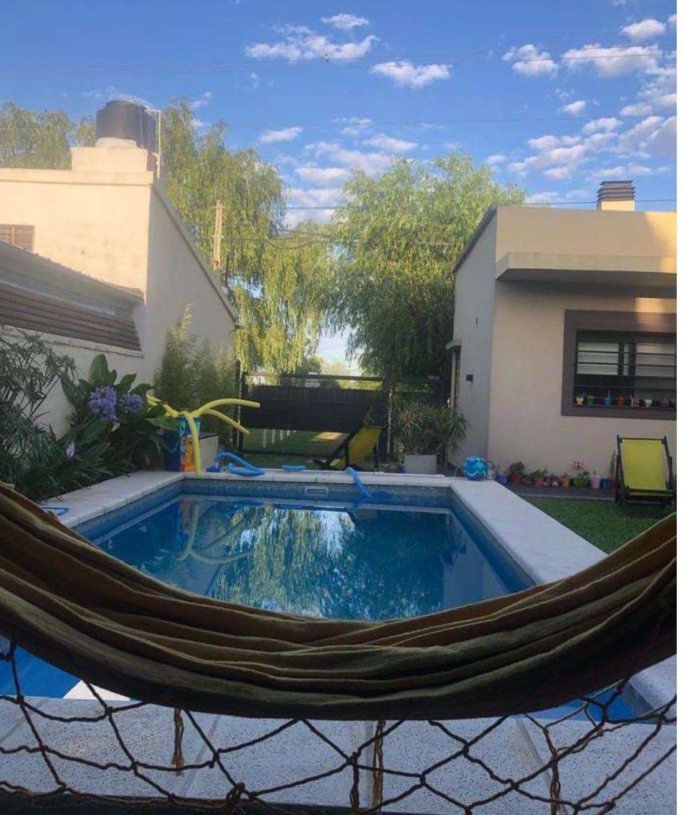 Hamaca junto a la piscina de Posada de Shila